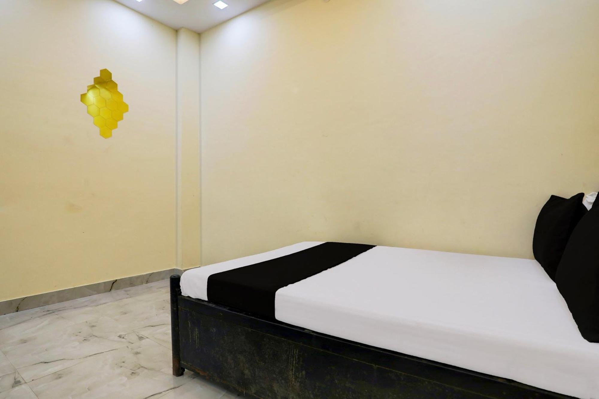 Hotel O Rajendra Palace Канпур Екстериор снимка